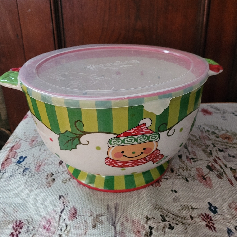 Retired Temptations By Tara 3 Quart Winter Whimsey Gingerbread Large Bowl w/Lid